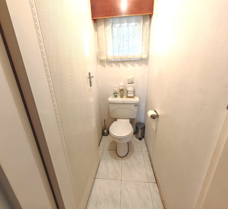 6 Bedroom Property for Sale in Heuwelsig Free State